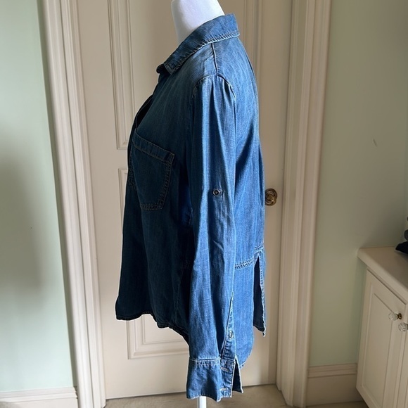 Cloth & Stone Chambray Split Back Button Down Long Sleeve Top - Picture 6 of 9